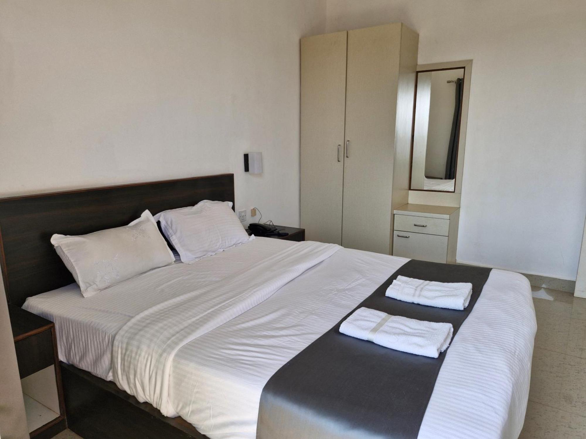 Hotel Rsa Residency Pernem Eksteriør billede