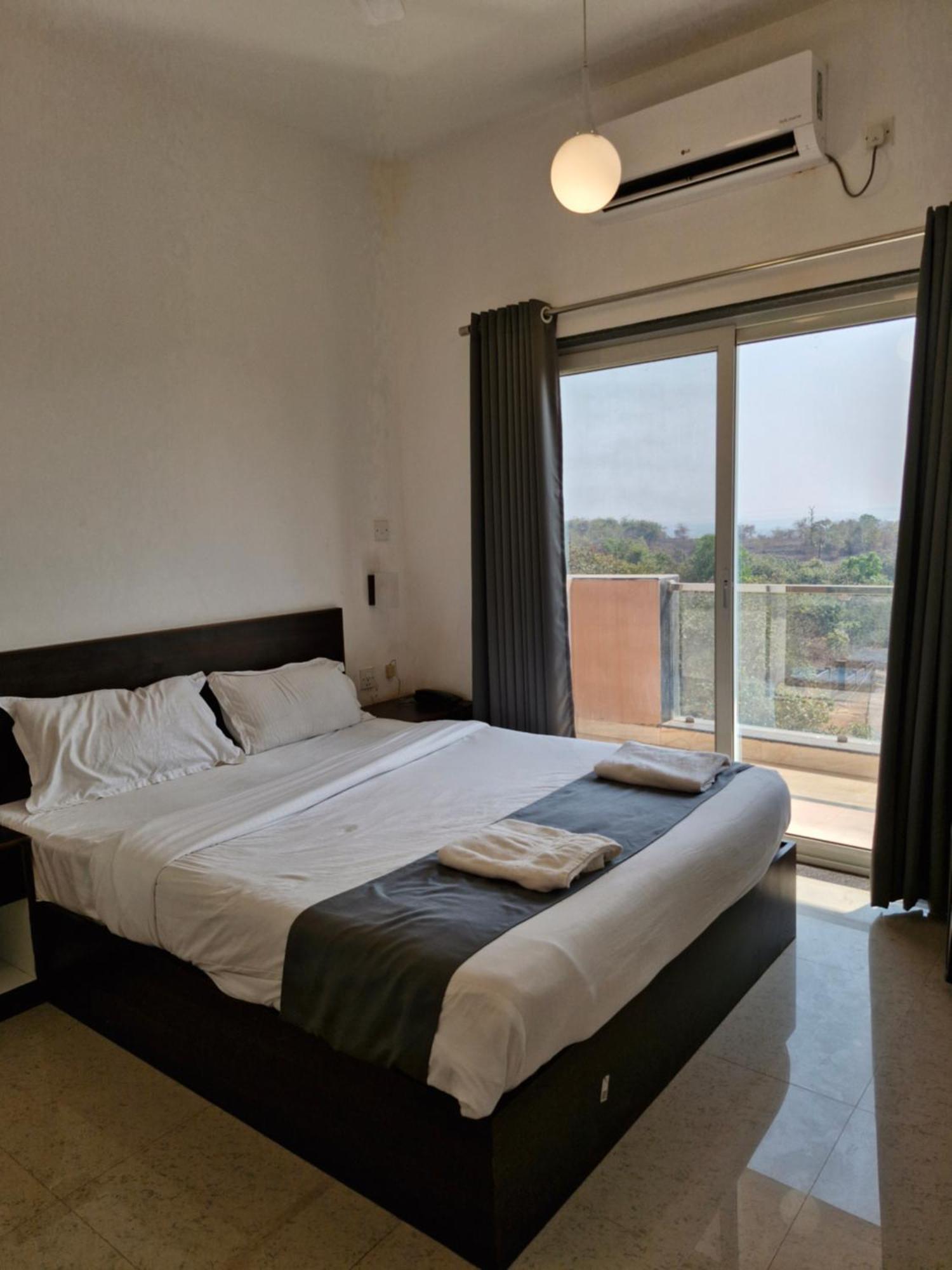 Hotel Rsa Residency Pernem Eksteriør billede
